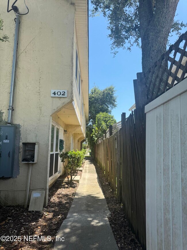 Photo - 402 14th Ave S