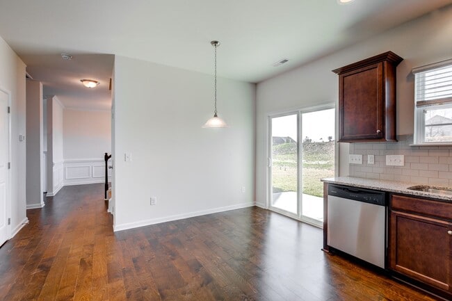 Photo - 4 Bedroom Rental in Mackintosh On The Lake Neighborhood!
