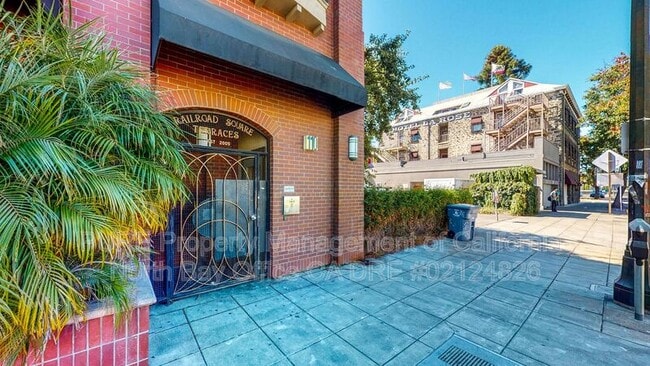 Building Photo - 110 5th St Rental