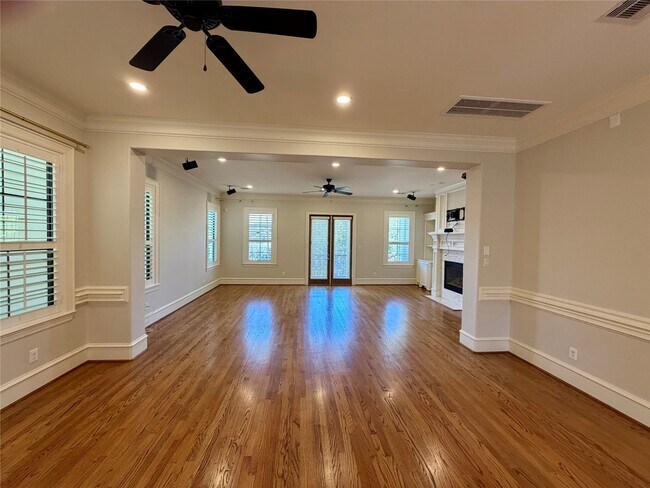 Photo - 2710 Nicholson St