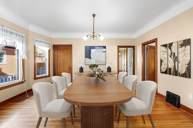 Photo - 206 W Waverly Pl