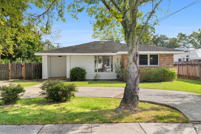 Building Photo - 9441 Sharla Dr Rental