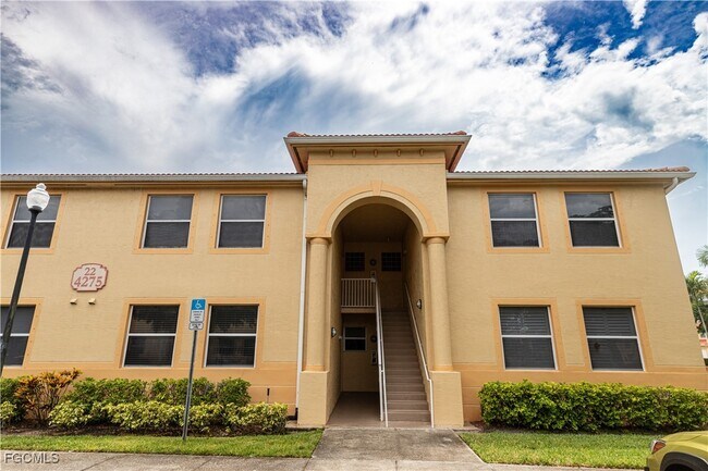 Building Photo - 4275 Bellasol Cir Unit 2223 Rental