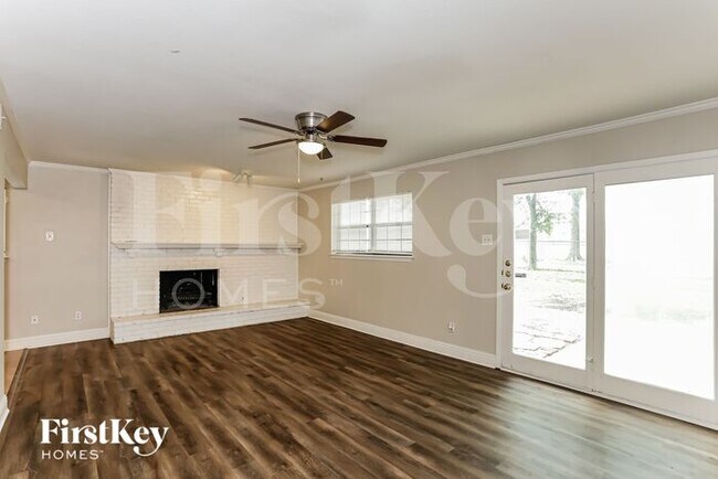 Photo - 3923 Treeline Dr