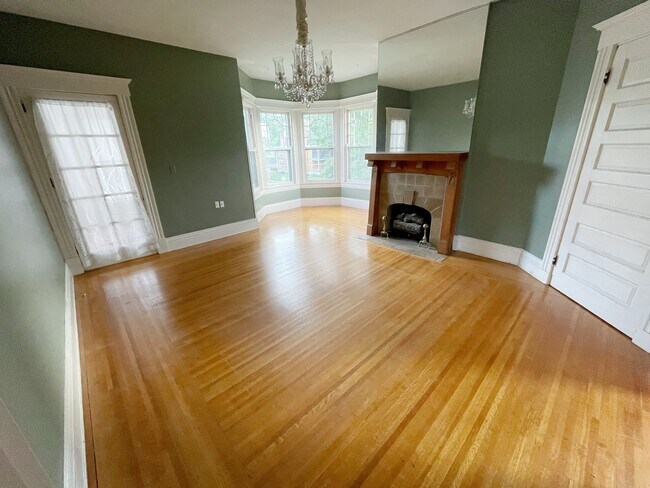 Living Room - 4340 Ashland Ave Unidad 2