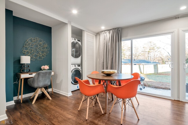 Photo - 3313 Campbell Rd SE