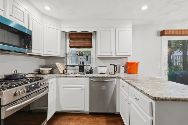 Photo - 852 Wellman Ave