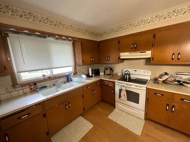 Building Photo - 3850 S 75th St Unit 3850 S 75th St #2