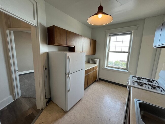 Photo - 110-114 N 6th Ave E Unit Apt 4