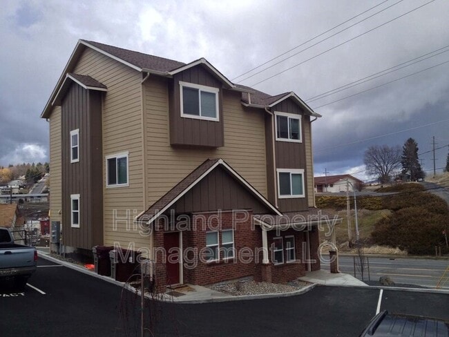 Photo - 1205-1207 NE Monroe St