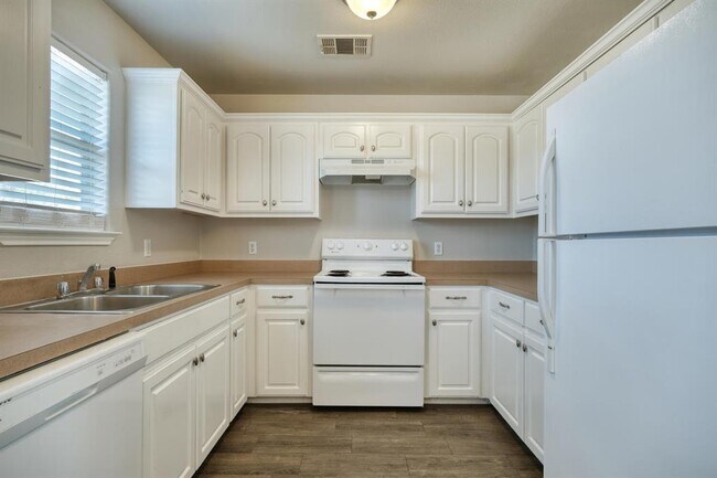 Photo - 750 Fallen Oak Dr