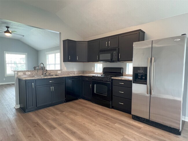 Photo - 204 Laney St