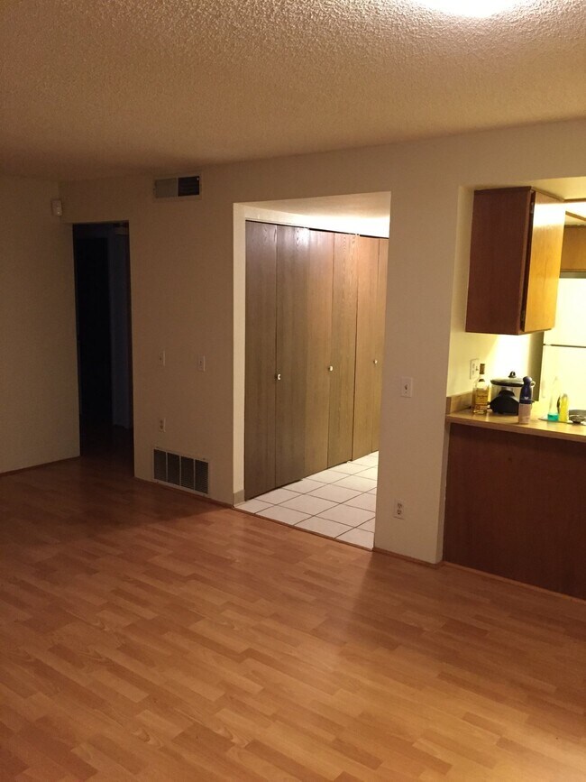 Photo - "Charming 1-Bedroom Condo with Cozy Fireplace in Aurora's Apple Tree East Community!" Unit Apple Tree East Comm