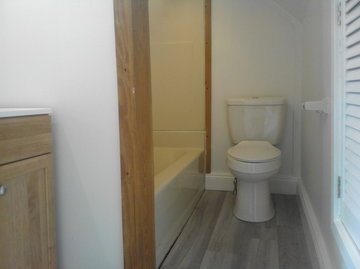 Bathroom - 119 Thames St Unit 3