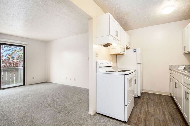 Hickory Village Apartments