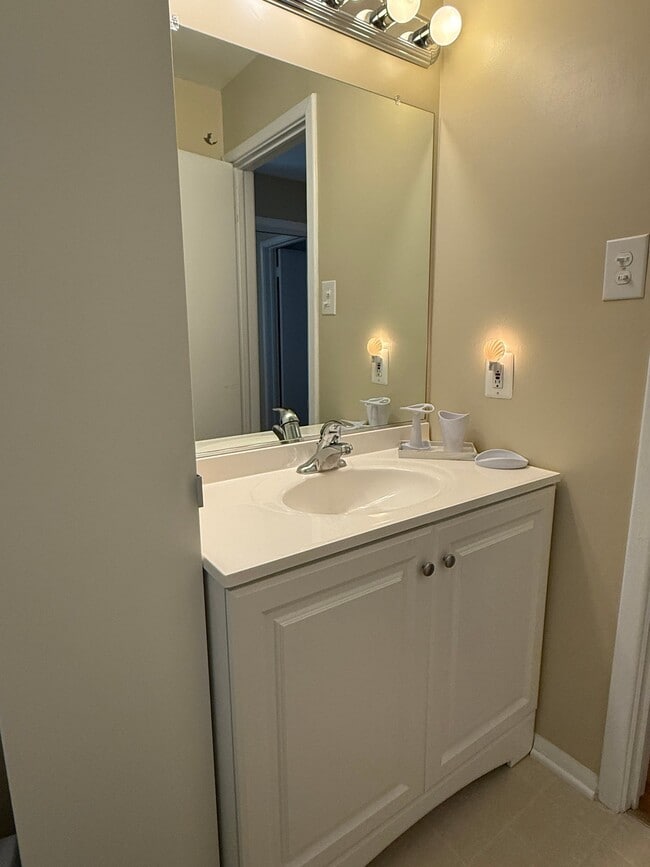 Photo - 407 Calvin Ln