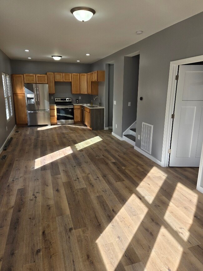 Photo - 902 School Ave