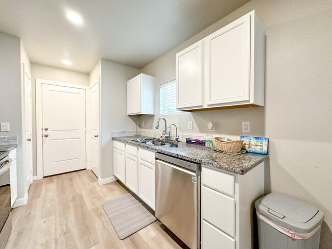 Photo - 7413 35th St