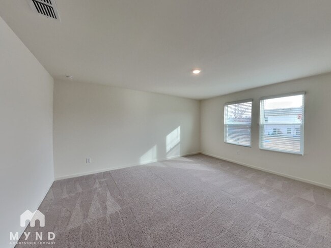 Photo - 424 Cottontail Ln
