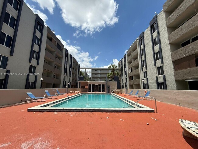 Photo - 10000 NW 80th Ct Unidad 2523 Rental