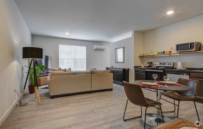 Building Photo - Classic + with Patio Unit 108 Rental