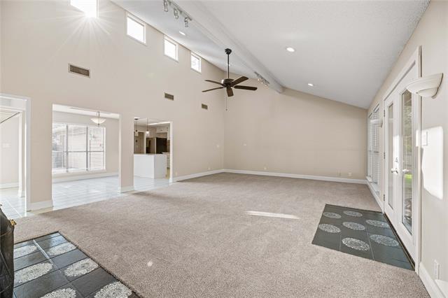 Photo - 2001 Oak Creek Dr House