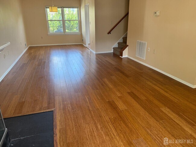 Photo - 425 Northam Dr