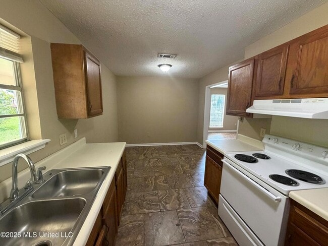 Photo - 1695 Ravenwood Ln