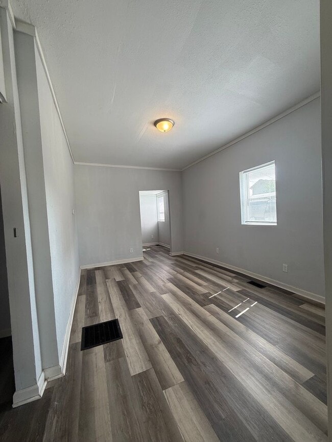 2015 W Miller St