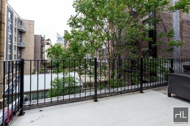 Photo - 10TH AVE. Unidad 2RS