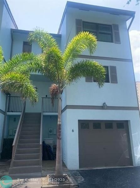 Building Photo - 3250 NE 12th St Rental