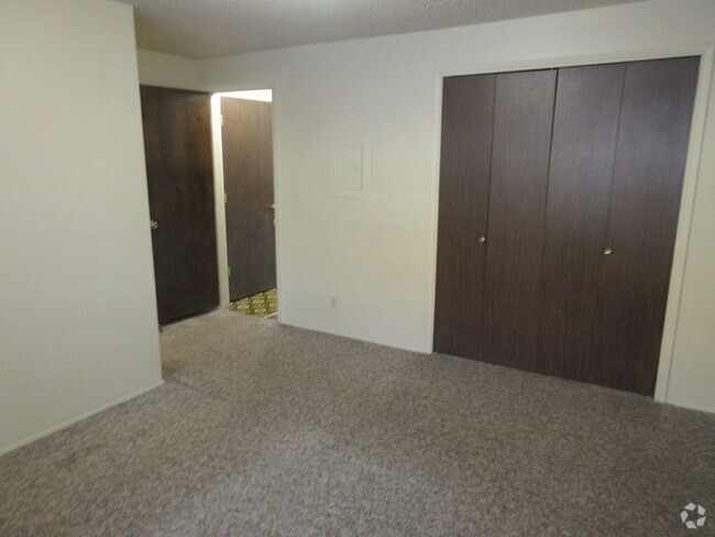 Building Photo - Updated, spacious one bedroom Rental