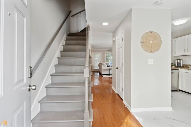 5212 Laurel Bridge Dr SE