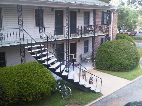 Photo - 2 bedroom, 1 bath apartment in small complex on Hill Street! Walking distance to Normal Town, Dow... Unit 6