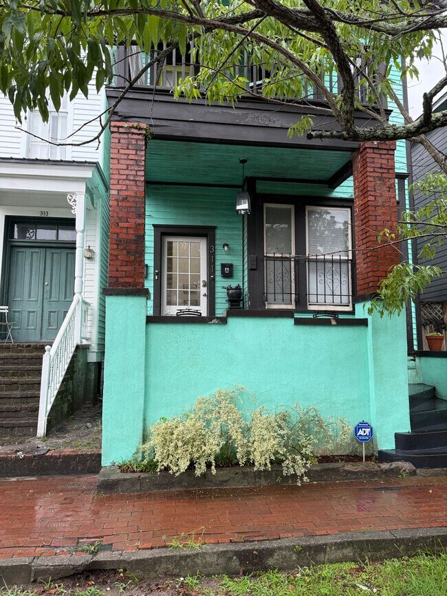 311 E Duffy St Unidad B (Upstairs)