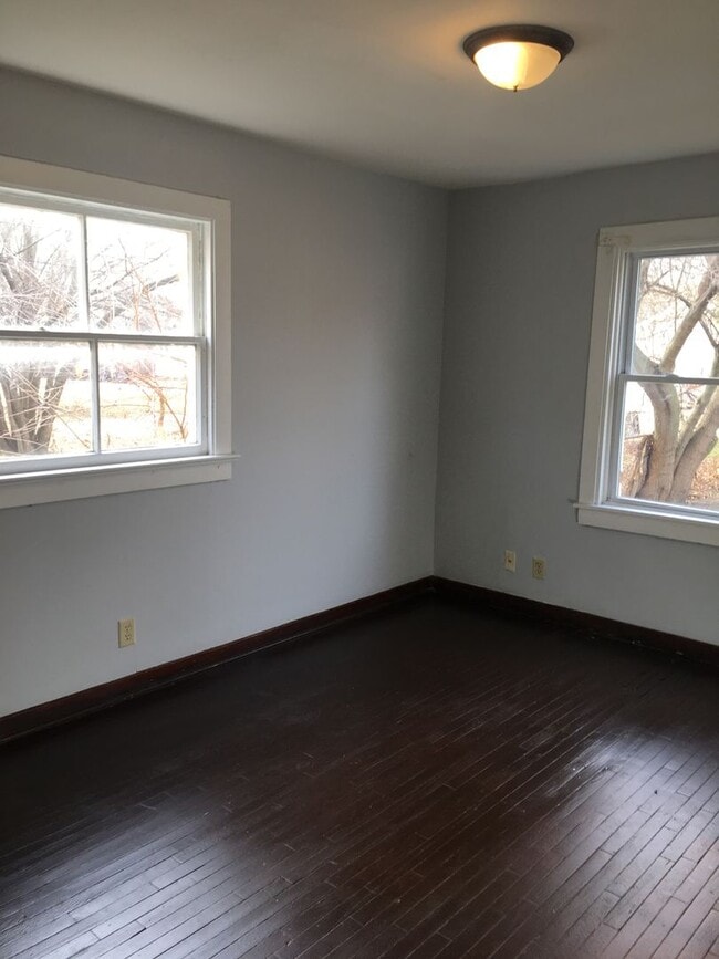 Photo - Spacious 5 Bedroom 2 Bath Home, with 2 bedrooms and bath on main level