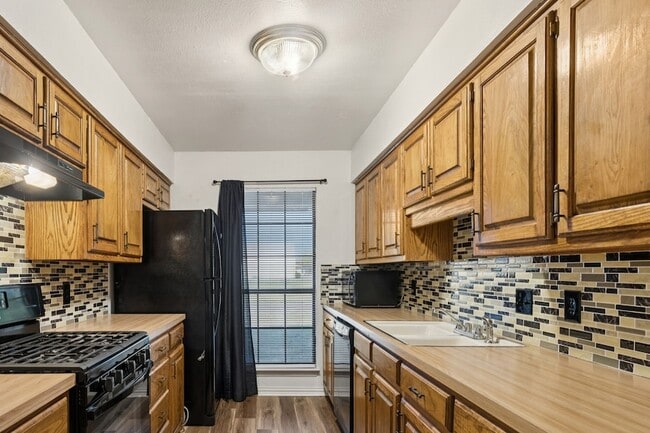 Photo - 110 Lee St
