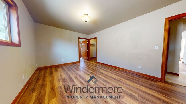 Photo - 615 SE 8th St