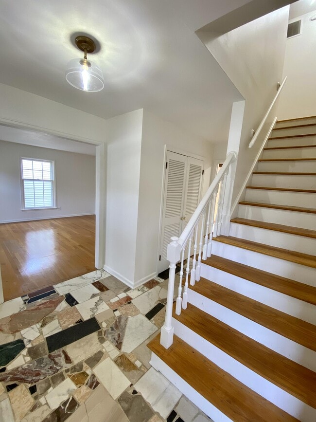 Photo - 9136 Switzer St