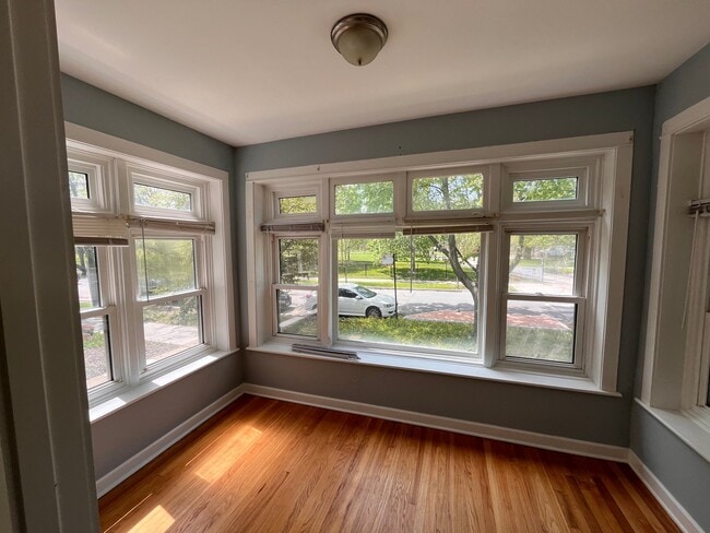 Photo - 5347-5353 W Belle Plaine Ave Unit 1W