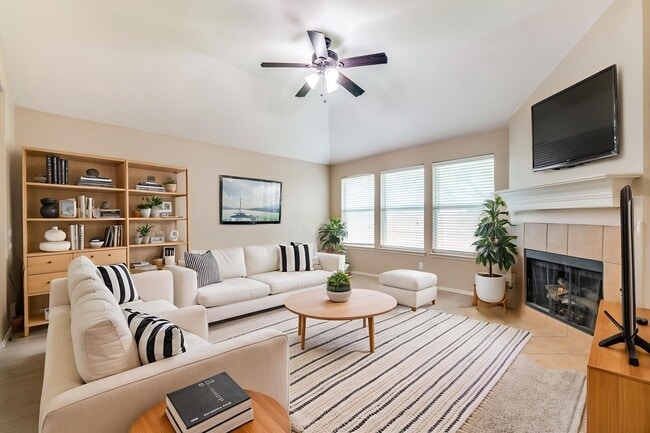 Photo - 1117 Red Hawk Dr