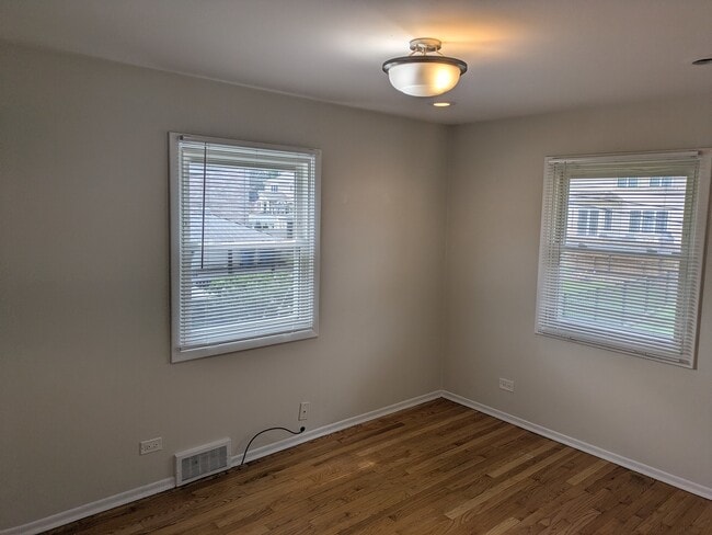 Photo - 796 Adele St