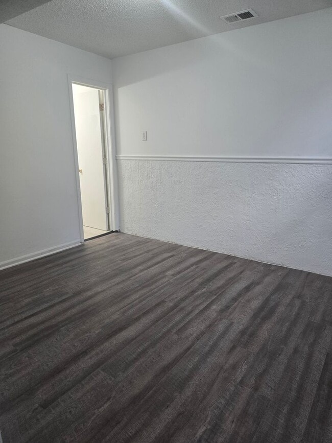 Photo - Olathe half duplex 3 Bedroom/2 bath/2 Living areas!