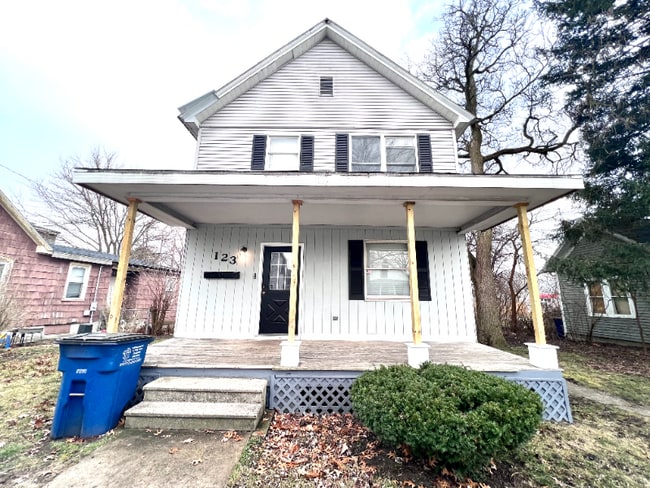 Photo - 123 1/2 E Fulton St Unit 2