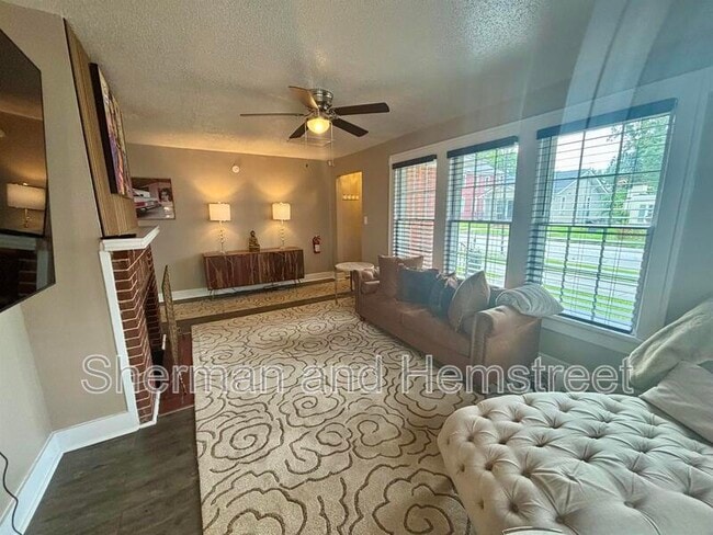Photo - 204 Ellis St