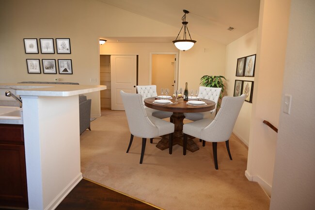Falcon Glen Apartments For Rent in Greenfield, WI