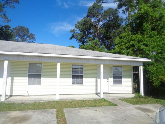 Cute 2 bed 2 bath triplex. Close to beach! - Cute 2 bed 2 bath triplex. Close to beach! House