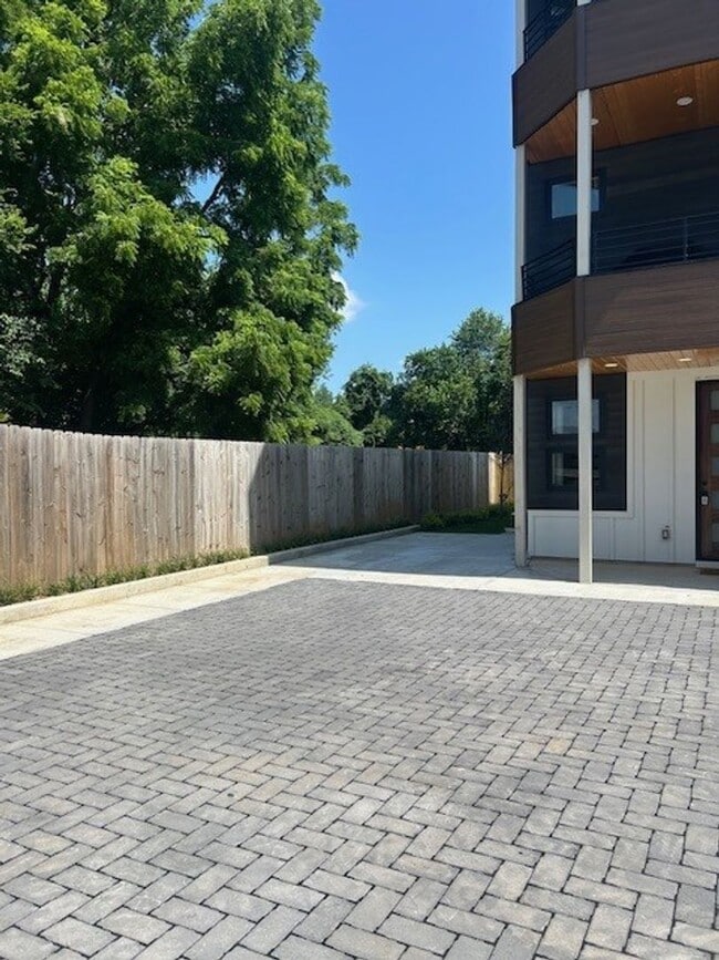 Photo - Southgate Unit 618 Southgate Ave., B