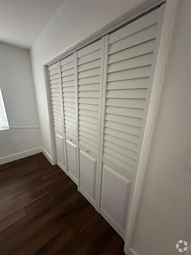 Building Photo - 1408 NW 9th Ave Unit B Rental