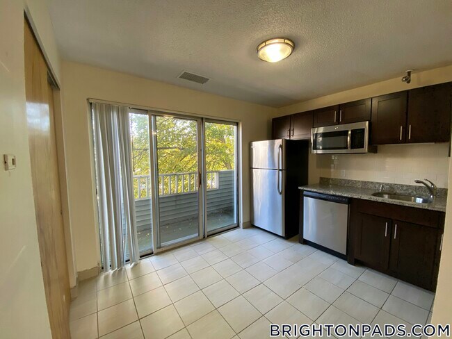 Photo - 152 N Beacon St Unidad A3